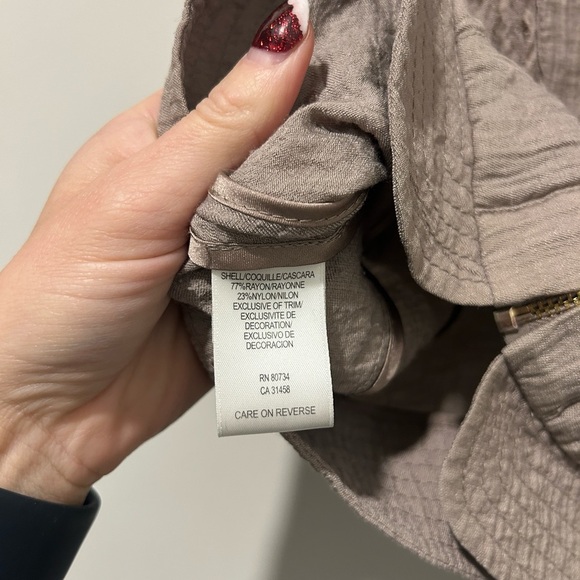 BCBG MaxAzria taupe cropped full-zip vest ~ size XS - Picture 4 of 5